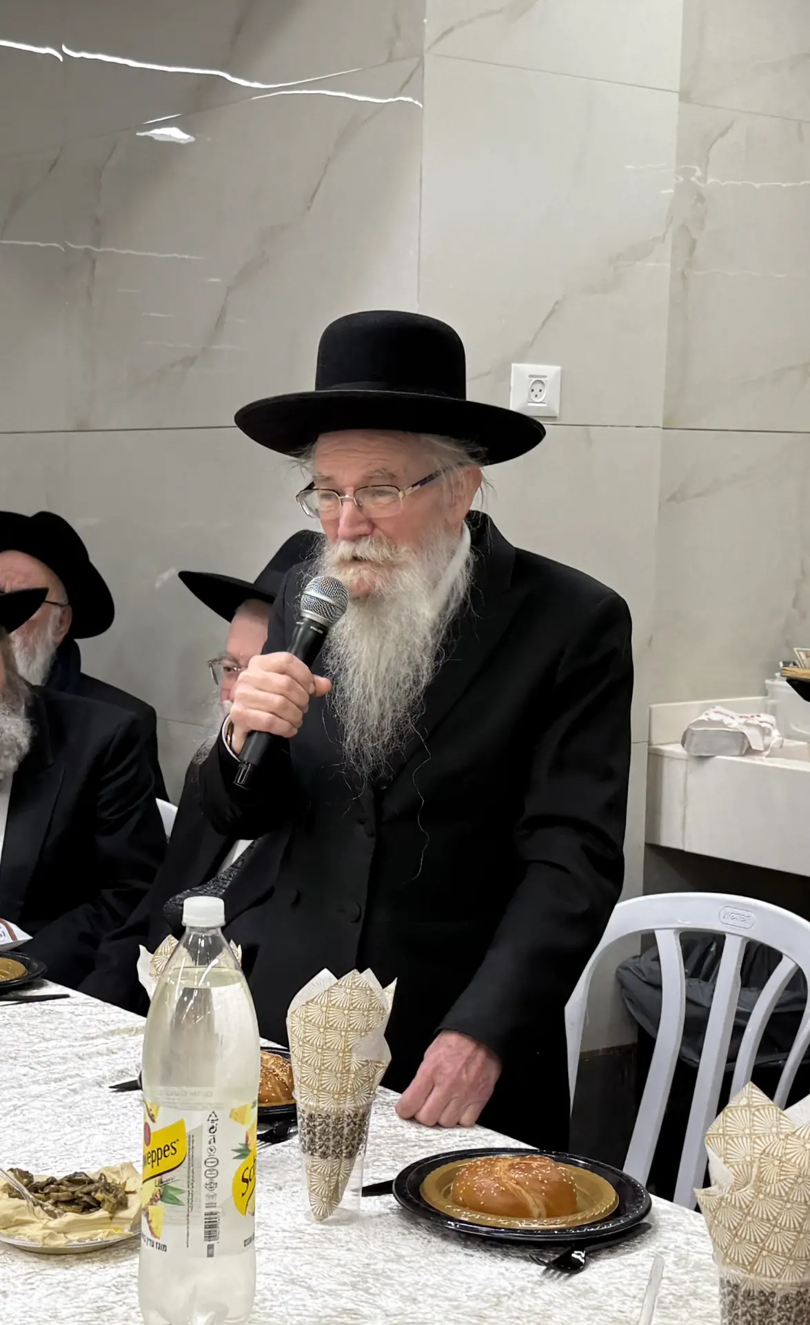 רב (1)